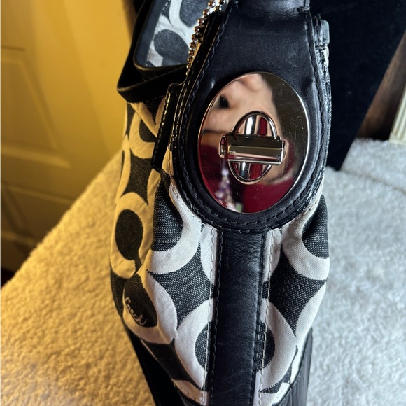 Coach 2009 HOBO Bag Canvas/Leather Denim Blue/Black EUC adjustable Strap - Picture 7 of 12